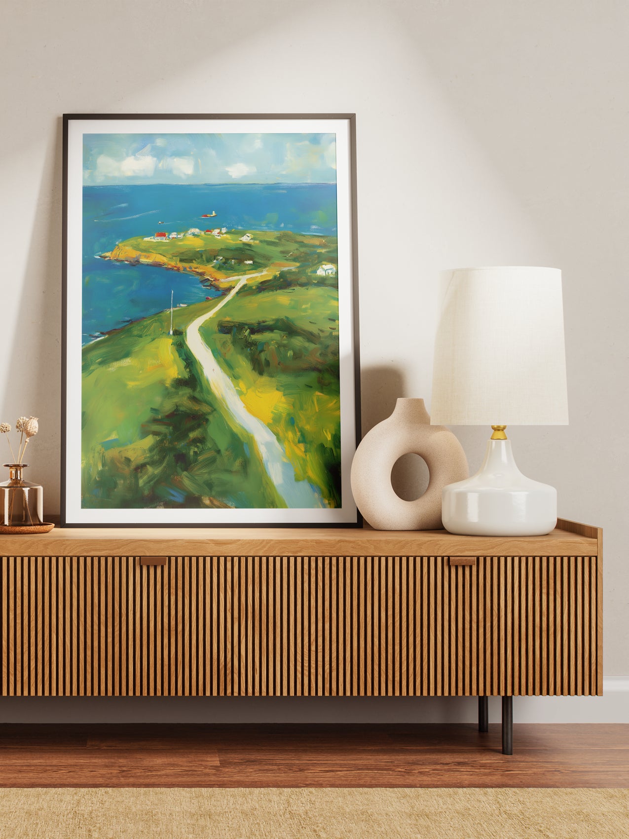Mockup d’affiche décorative de l'ile de Block Island dans un intérieur moderne