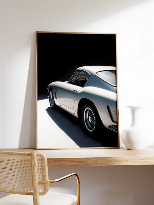 Mockup d’affiche décorative de Ferrari 250 GT Berlinetta SWB dans un intérieur moderne
